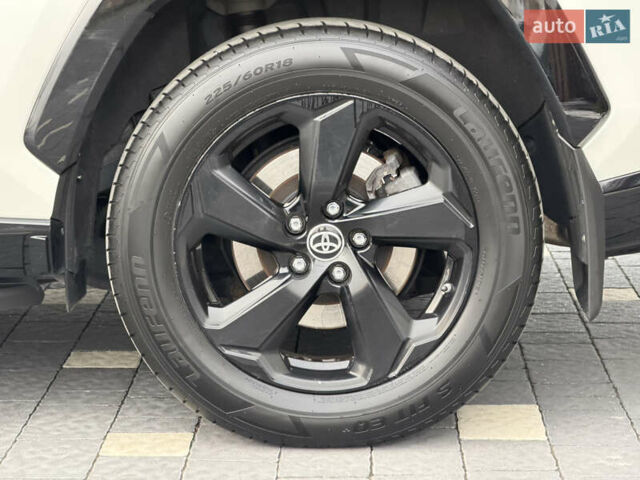 Белый Тойота РАВ 4, объемом двигателя 2.5 л и пробегом 118 тыс. км за 34000 $, фото 5 на Automoto.ua