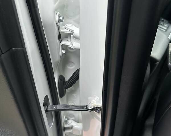 Белый Тойота РАВ 4, объемом двигателя 2.5 л и пробегом 88 тыс. км за 34999 $, фото 45 на Automoto.ua