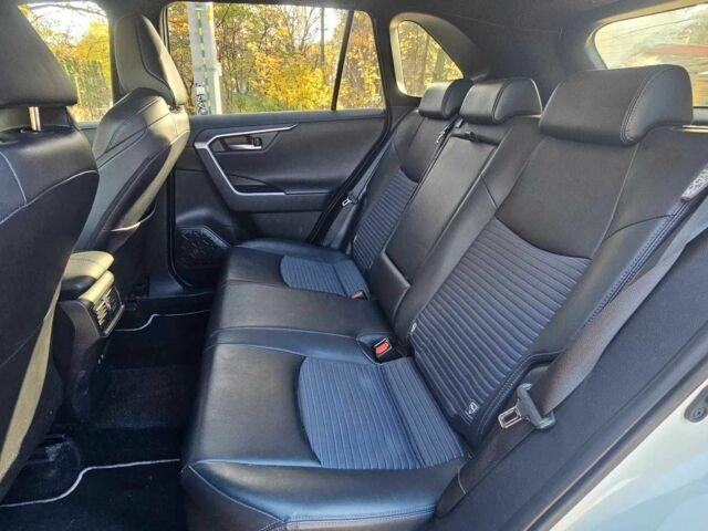 Белый Тойота РАВ 4, объемом двигателя 2.5 л и пробегом 123 тыс. км за 18000 $, фото 9 на Automoto.ua