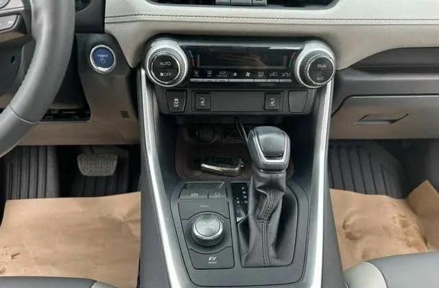 Белый Тойота РАВ 4, объемом двигателя 2.5 л и пробегом 98 тыс. км за 16800 $, фото 9 на Automoto.ua