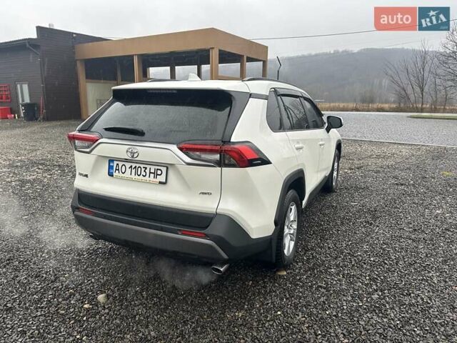 Белый Тойота РАВ 4, объемом двигателя 2.49 л и пробегом 8 тыс. км за 30500 $, фото 2 на Automoto.ua