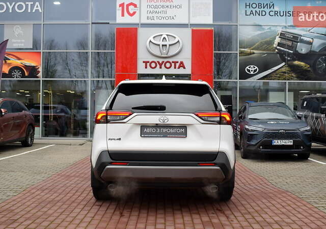 Білий Тойота РАВ 4, об'ємом двигуна 1.99 л та пробігом 112 тис. км за 26800 $, фото 3 на Automoto.ua
