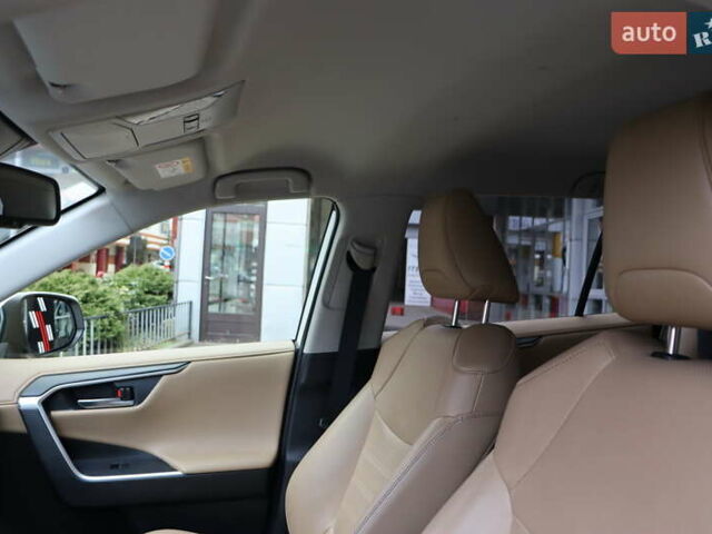 Білий Тойота РАВ 4, об'ємом двигуна 2.49 л та пробігом 95 тис. км за 37900 $, фото 15 на Automoto.ua