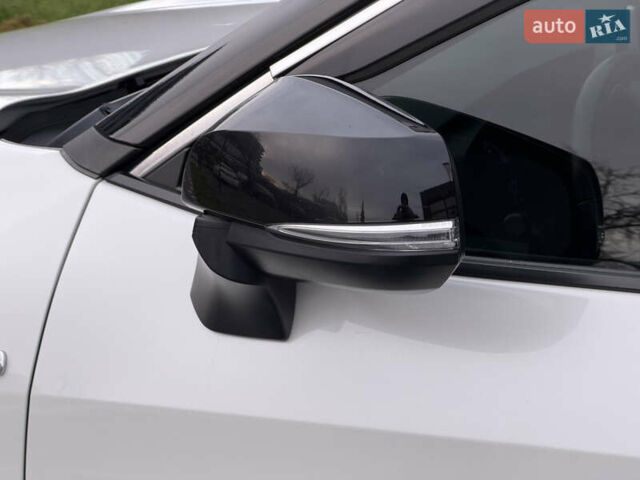 Белый Тойота РАВ 4, объемом двигателя 2.5 л и пробегом 118 тыс. км за 34000 $, фото 13 на Automoto.ua