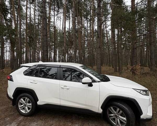 Белый Тойота РАВ 4, объемом двигателя 2 л и пробегом 47 тыс. км за 25000 $, фото 1 на Automoto.ua