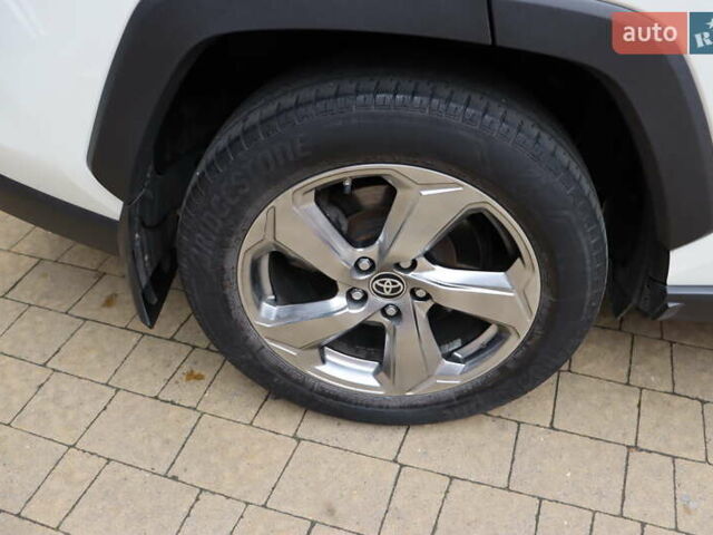 Білий Тойота РАВ 4, об'ємом двигуна 2.49 л та пробігом 95 тис. км за 37900 $, фото 4 на Automoto.ua