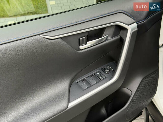 Белый Тойота РАВ 4, объемом двигателя 2.5 л и пробегом 118 тыс. км за 34000 $, фото 24 на Automoto.ua