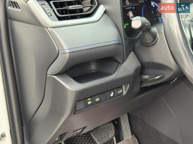 Белый Тойота РАВ 4, объемом двигателя 2.5 л и пробегом 118 тыс. км за 34000 $, фото 26 на Automoto.ua