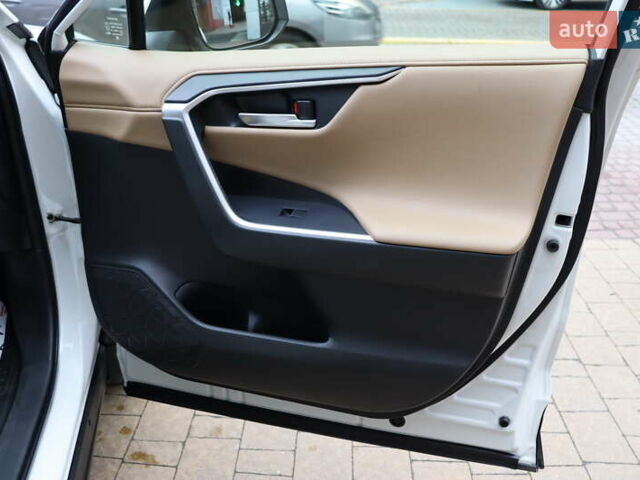 Білий Тойота РАВ 4, об'ємом двигуна 2.49 л та пробігом 95 тис. км за 37900 $, фото 47 на Automoto.ua