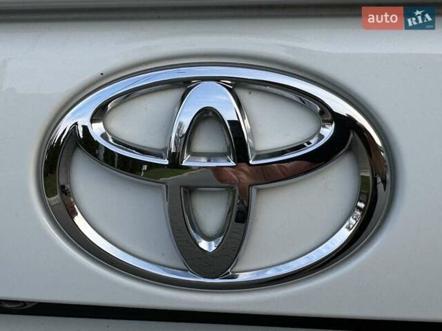 Білий Тойота РАВ 4, об'ємом двигуна 1.99 л та пробігом 76 тис. км за 22500 $, фото 78 на Automoto.ua