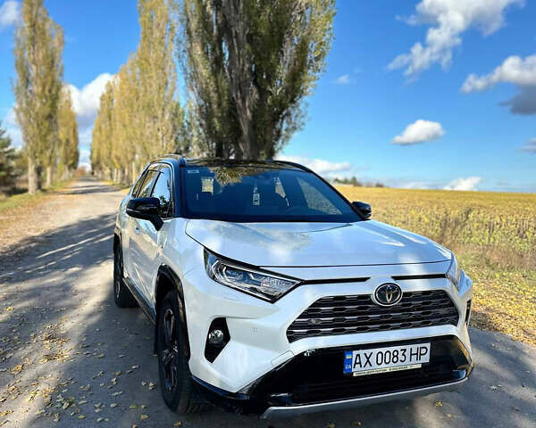 Белый Тойота РАВ 4, объемом двигателя 2.5 л и пробегом 39 тыс. км за 37900 $, фото 2 на Automoto.ua