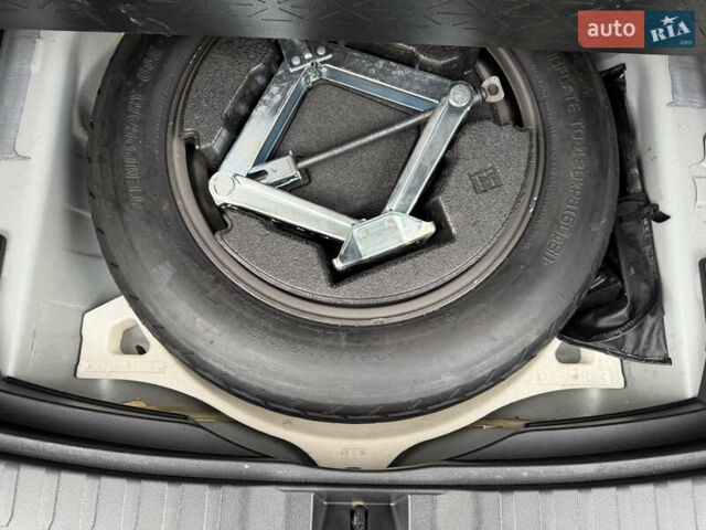 Белый Тойота РАВ 4, объемом двигателя 2.5 л и пробегом 118 тыс. км за 34000 $, фото 61 на Automoto.ua