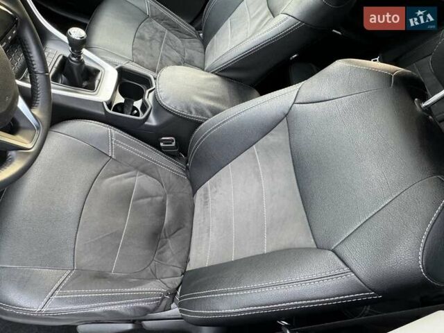 Білий Тойота РАВ 4, об'ємом двигуна 1.99 л та пробігом 76 тис. км за 22500 $, фото 52 на Automoto.ua