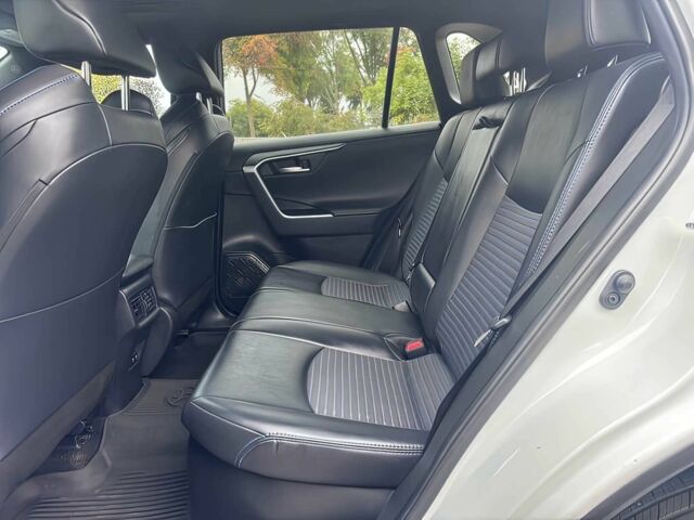 Білий Тойота РАВ 4, об'ємом двигуна 0 л та пробігом 47 тис. км за 9900 $, фото 9 на Automoto.ua