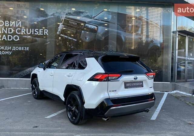 Білий Тойота РАВ 4, об'ємом двигуна 2.49 л та пробігом 120 тис. км за 34020 $, фото 1 на Automoto.ua