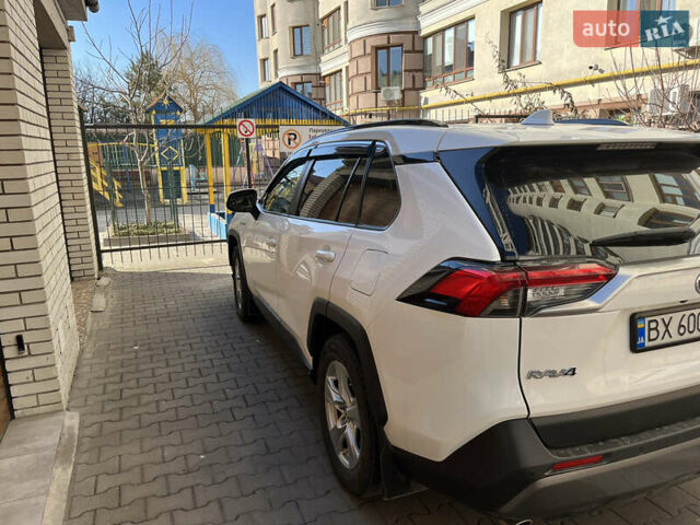 Белый Тойота РАВ 4, объемом двигателя 2.49 л и пробегом 115 тыс. км за 30000 $, фото 2 на Automoto.ua