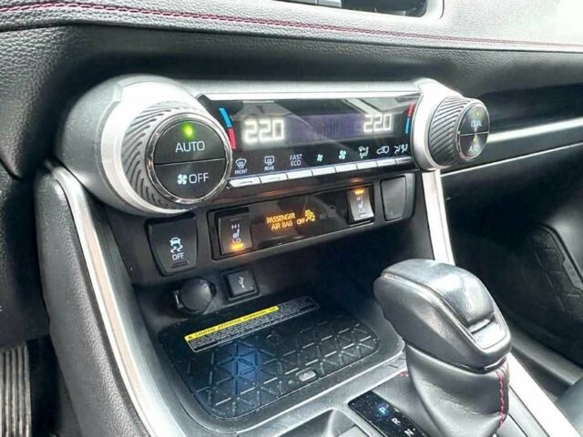 Белый Тойота РАВ 4, объемом двигателя 2.5 л и пробегом 101 тыс. км за 15000 $, фото 8 на Automoto.ua