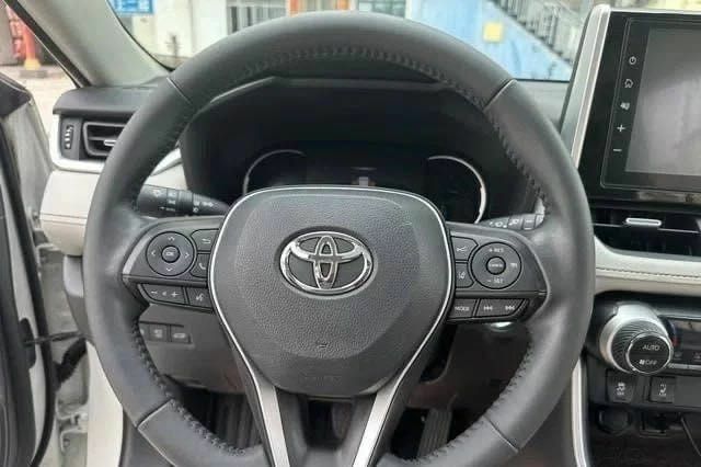 Белый Тойота РАВ 4, объемом двигателя 2.5 л и пробегом 98 тыс. км за 16800 $, фото 6 на Automoto.ua