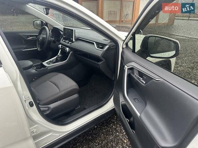 Белый Тойота РАВ 4, объемом двигателя 2.49 л и пробегом 8 тыс. км за 30500 $, фото 9 на Automoto.ua