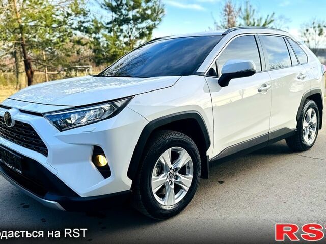 Белый Тойота РАВ 4, объемом двигателя 2 л и пробегом 155 тыс. км за 25550 $, фото 1 на Automoto.ua