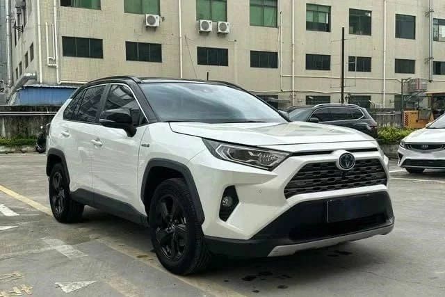 Белый Тойота РАВ 4, объемом двигателя 2.5 л и пробегом 98 тыс. км за 16800 $, фото 2 на Automoto.ua