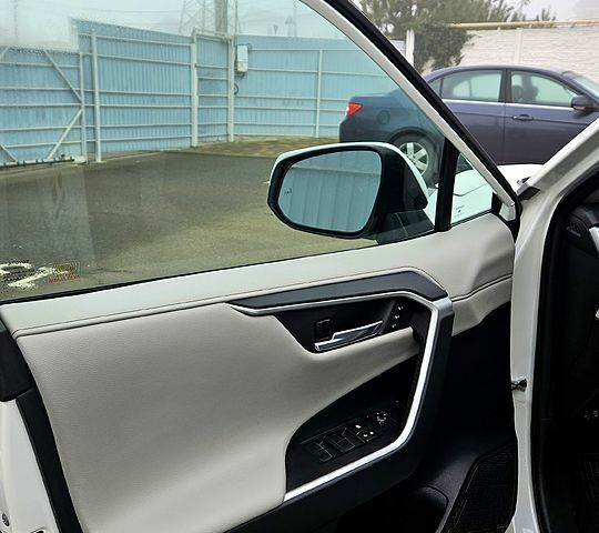 Білий Тойота РАВ 4, об'ємом двигуна 2.5 л та пробігом 100 тис. км за 36500 $, фото 2 на Automoto.ua