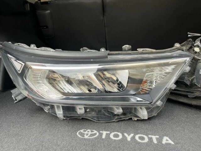 Білий Тойота РАВ 4, об'ємом двигуна 0 л та пробігом 100 тис. км за 816 $, фото 1 на Automoto.ua