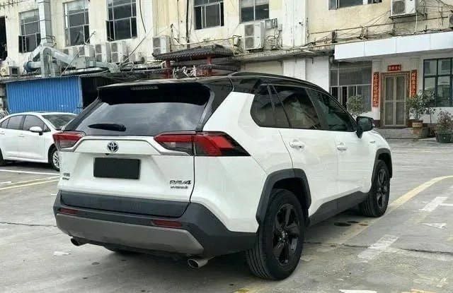 Белый Тойота РАВ 4, объемом двигателя 2.5 л и пробегом 98 тыс. км за 16800 $, фото 5 на Automoto.ua