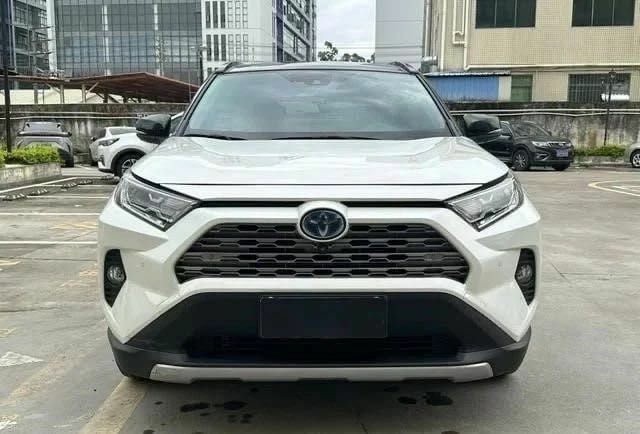 Белый Тойота РАВ 4, объемом двигателя 2.5 л и пробегом 98 тыс. км за 16800 $, фото 1 на Automoto.ua