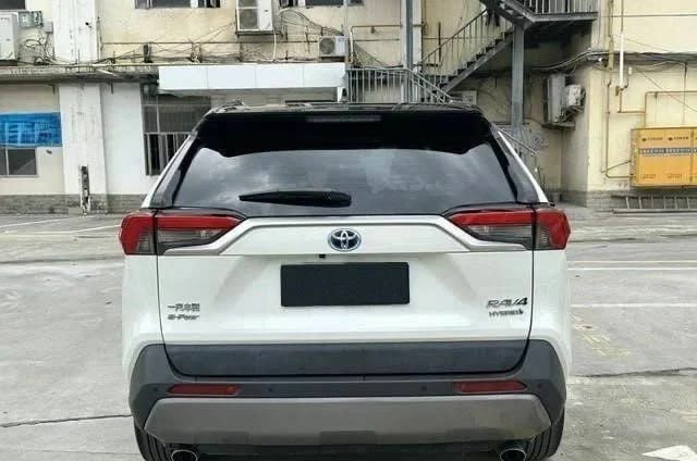 Белый Тойота РАВ 4, объемом двигателя 2.5 л и пробегом 98 тыс. км за 16800 $, фото 4 на Automoto.ua