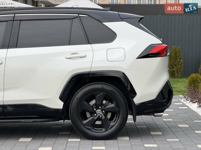 Белый Тойота РАВ 4, объемом двигателя 2.5 л и пробегом 118 тыс. км за 34000 $, фото 4 на Automoto.ua