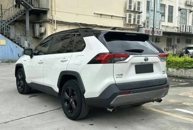 Белый Тойота РАВ 4, объемом двигателя 2.5 л и пробегом 98 тыс. км за 16800 $, фото 3 на Automoto.ua