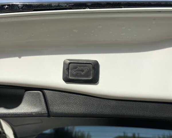 Белый Тойота РАВ 4, объемом двигателя 2.49 л и пробегом 95 тыс. км за 31153 $, фото 8 на Automoto.ua