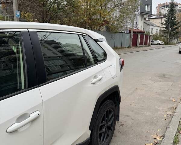 Белый Тойота РАВ 4, объемом двигателя 1.99 л и пробегом 144 тыс. км за 25000 $, фото 4 на Automoto.ua