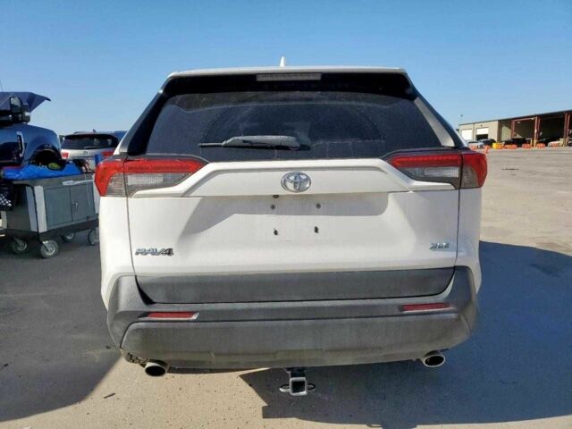 Белый Тойота РАВ 4, объемом двигателя 2.5 л и пробегом 69 тыс. км за 10000 $, фото 4 на Automoto.ua