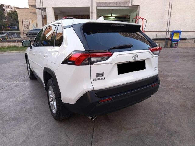 Белый Тойота РАВ 4, объемом двигателя 0 л и пробегом 112 тыс. км за 16000 $, фото 1 на Automoto.ua