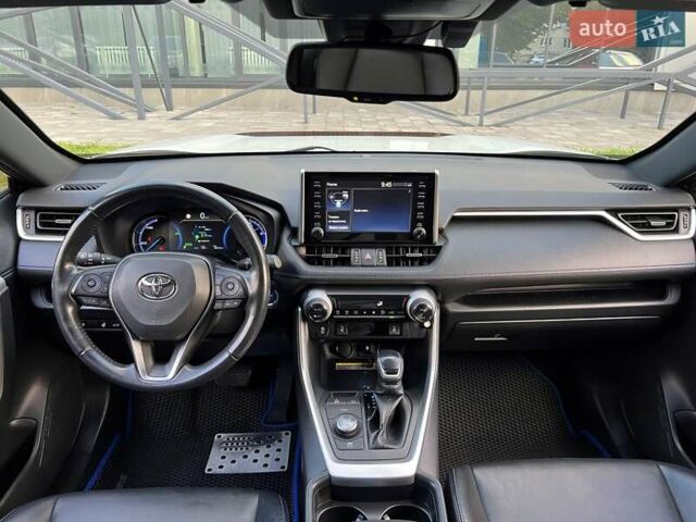 Тойота РАВ 4 2020 в Полтаве на Automoto.ua Белый Тойота РАВ 4, объемом двигателя 2.49 л и пробегом 81 тыс. км за 34000 $, фото 14 на Automoto.ua
