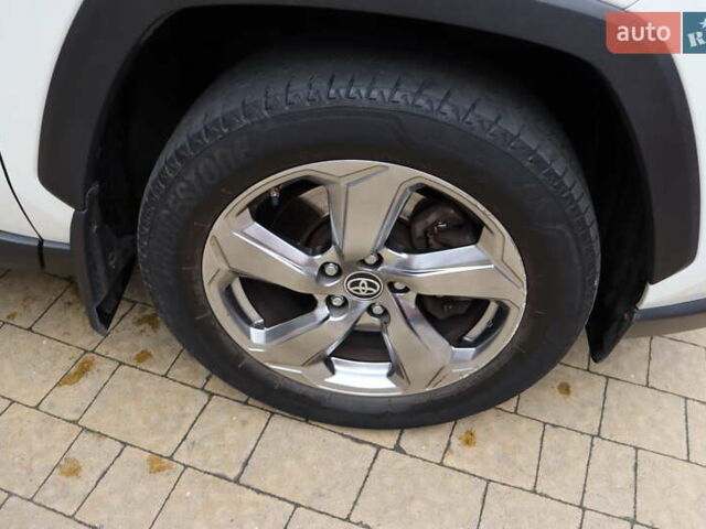 Білий Тойота РАВ 4, об'ємом двигуна 2.49 л та пробігом 95 тис. км за 37900 $, фото 3 на Automoto.ua