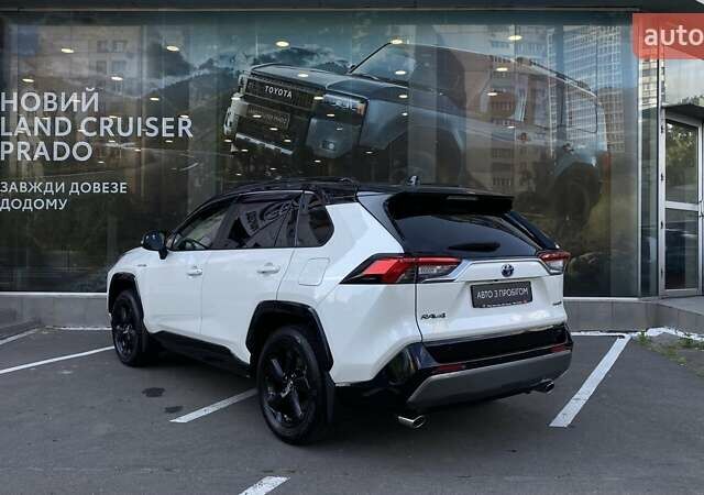 Белый Тойота РАВ 4, объемом двигателя 2.49 л и пробегом 132 тыс. км за 33159 $, фото 1 на Automoto.ua
