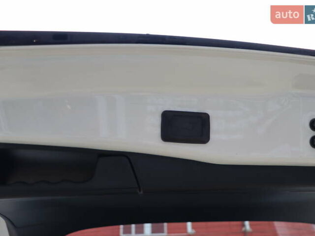 Білий Тойота РАВ 4, об'ємом двигуна 2.49 л та пробігом 95 тис. км за 37900 $, фото 40 на Automoto.ua