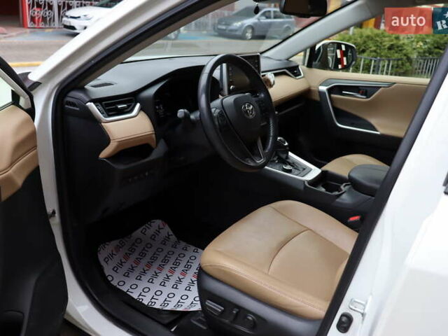 Білий Тойота РАВ 4, об'ємом двигуна 2.49 л та пробігом 95 тис. км за 37900 $, фото 13 на Automoto.ua