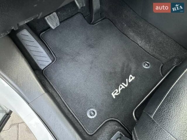 Білий Тойота РАВ 4, об'ємом двигуна 1.99 л та пробігом 76 тис. км за 22500 $, фото 60 на Automoto.ua
