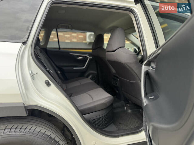 Білий Тойота РАВ 4, об'ємом двигуна 2.5 л та пробігом 97 тис. км за 29900 $, фото 19 на Automoto.ua