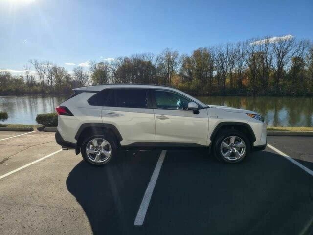 Белый Тойота РАВ 4, объемом двигателя 2.5 л и пробегом 19 тыс. км за 15300 $, фото 2 на Automoto.ua