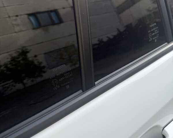 Тойота РАВ 4 2021 в Полтаве на Automoto.ua Белый Тойота РАВ 4, объемом двигателя 1.99 л и пробегом 32 тыс. км за 30900 $, фото 4 на Automoto.ua