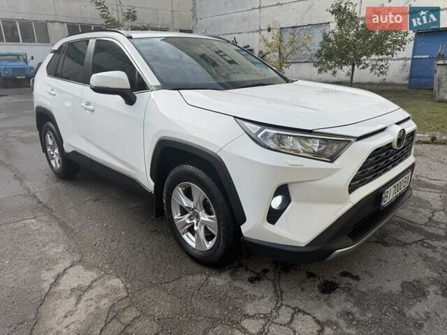 Тойота РАВ 4 2021 в Полтаве на Automoto.ua Белый Тойота РАВ 4, объемом двигателя 1.99 л и пробегом 32 тыс. км за 30900 $, фото 52 на Automoto.ua