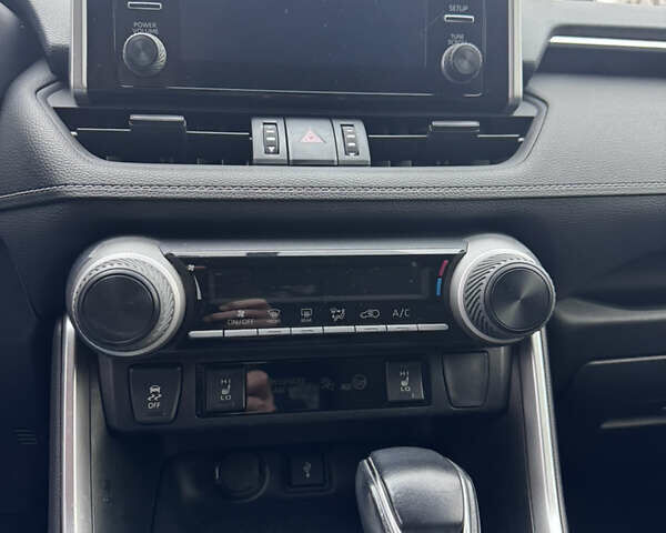 Тойота РАВ 4 2021 в Харькове на Automoto.ua Белый Тойота РАВ 4, объемом двигателя 1.99 л и пробегом 95 тыс. км за 27500 $, фото 11 на Automoto.ua