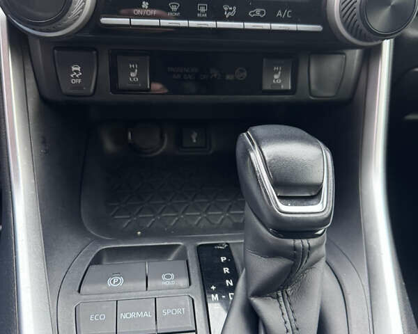 Тойота РАВ 4 2021 в Харькове на Automoto.ua Белый Тойота РАВ 4, объемом двигателя 1.99 л и пробегом 95 тыс. км за 27500 $, фото 12 на Automoto.ua