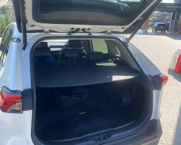 Білий Тойота РАВ 4, об'ємом двигуна 1.99 л та пробігом 61 тис. км за 34800 $, фото 10 на Automoto.ua