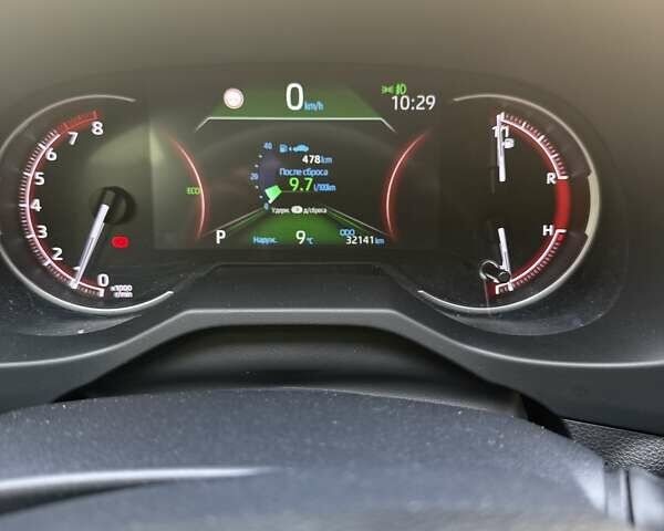 Тойота РАВ 4 2021 в Полтаве на Automoto.ua Белый Тойота РАВ 4, объемом двигателя 1.99 л и пробегом 32 тыс. км за 30900 $, фото 10 на Automoto.ua